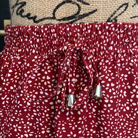 Red skirt - Picture 2 of 3